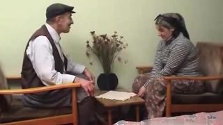Yaşlı köylü amca, türbanlı Türk karısı ile fantezi yapıyor